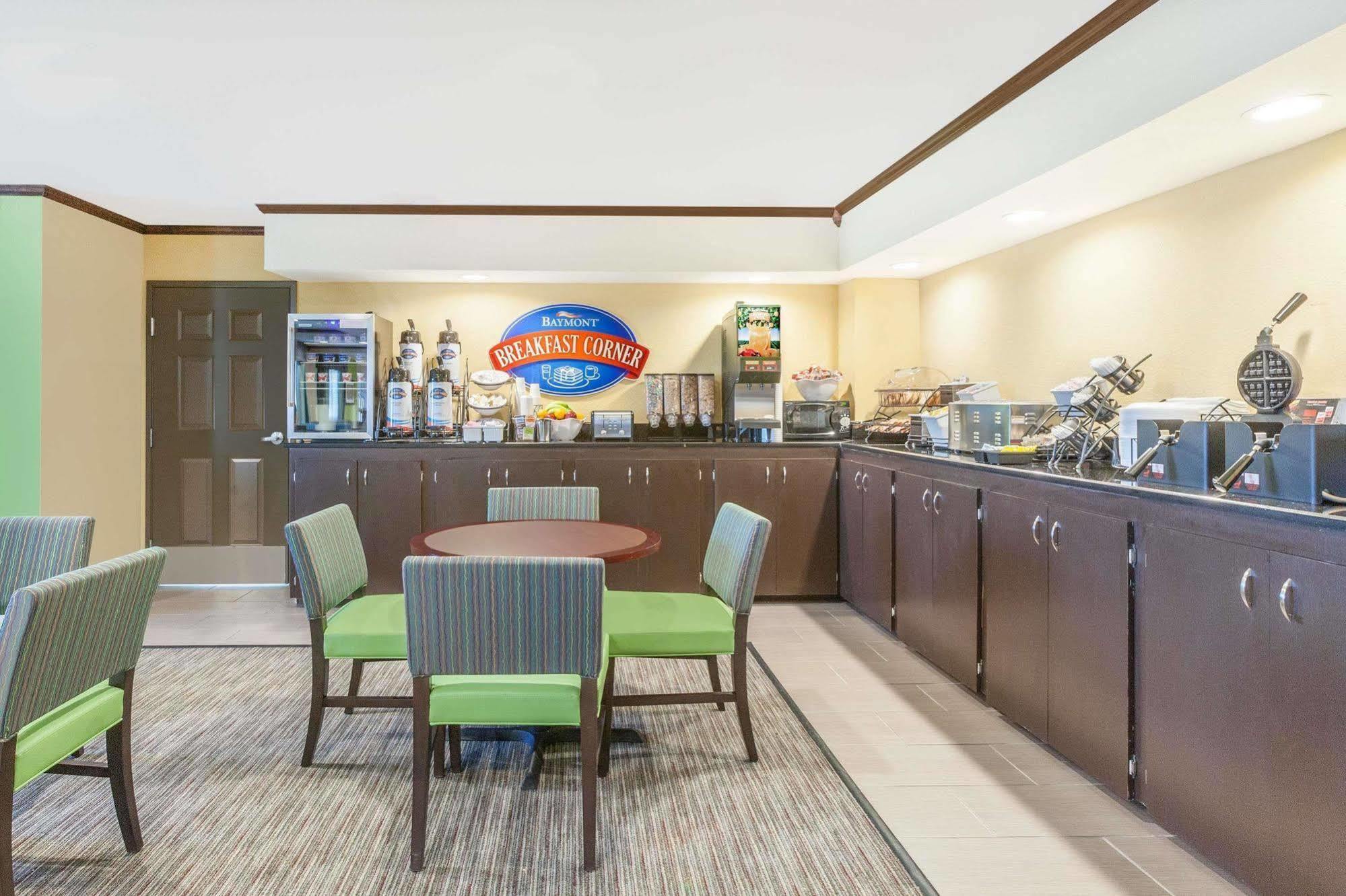 Hotel Baymont By Wyndham Midland Center Exteriér fotografie